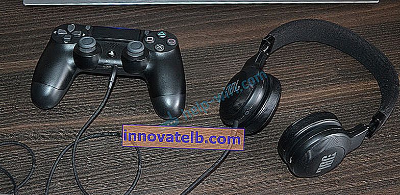 Fejhallgató csatlakoztatása a PS4 UALSHOCK joystickjával