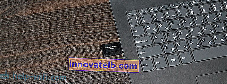 Wi-Fi adaptér Mercusys je pripojený k notebooku