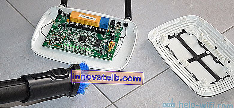 Rengøring af routeren for støv med en støvsuger