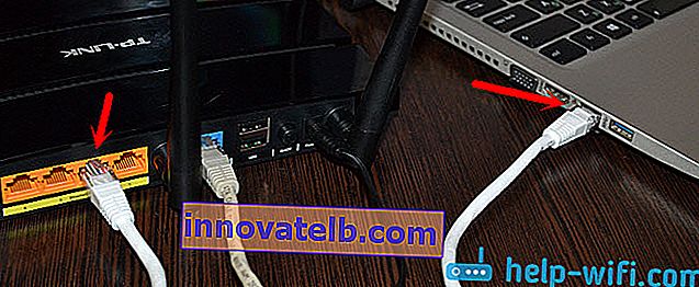 케이블을 통해 노트북 (PC)을 TP-Link TL-WR942N에 연결