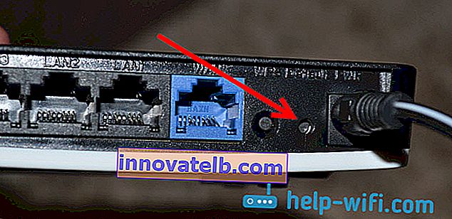 Foto: knapp for tilbakestilling av Netis-ruteren
